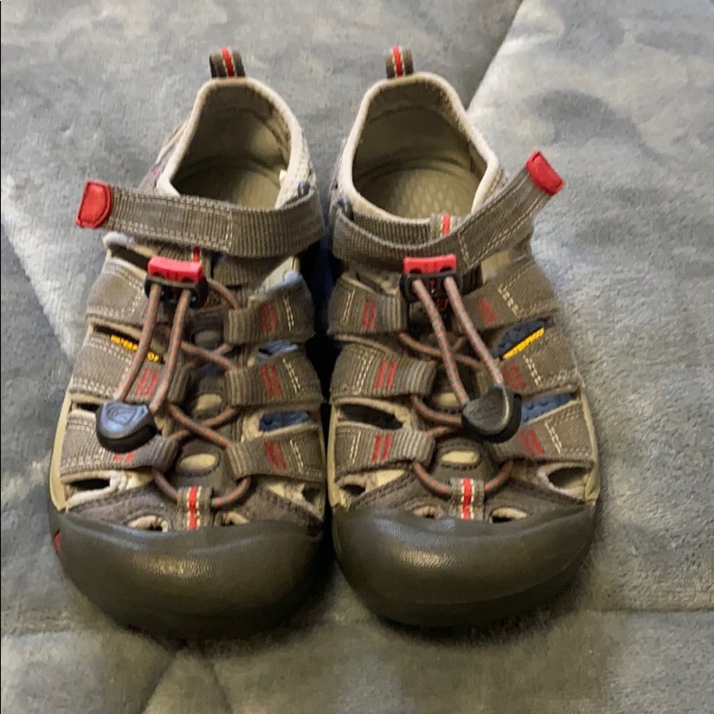 Boys size 13 Keen Sandals
